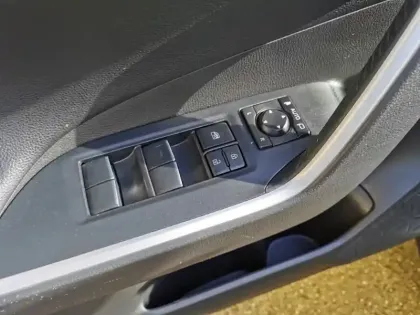 Photo 18 Toyota Rav4 Hybrid 2WD Dynamic Business E-