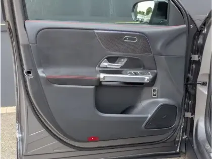 Photo 15 Mercedes GLB 200 d 