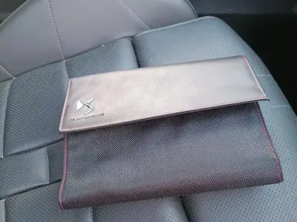 Photo 15 DS DS 7 DS7 Crossback Hybride E-Tense 300 EAT8 4x4 Louvre