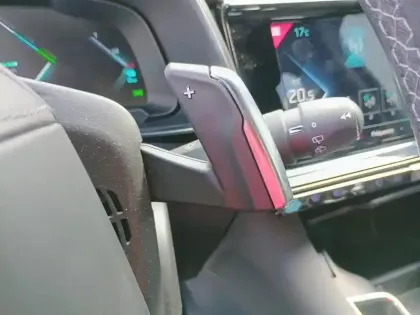 Photo 17 DS DS 7 DS7 Crossback Hybride E-Tense 300 EAT8 4x4 Louvre