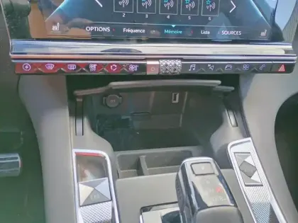 Photo 21 DS DS 7 DS7 Crossback Hybride E-Tense 300 EAT8 4x4 Louvre