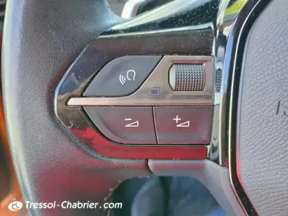 Photo 18 Peugeot 2008  BlueHDi 130 S&S EAT8 Allure