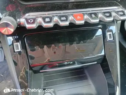 Photo 12 Peugeot 2008  BlueHDi 130 S&S EAT8 Allure