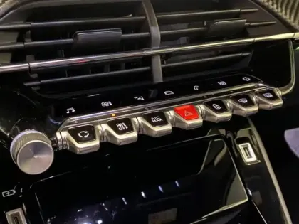 Photo 14 Peugeot 208 Gén. II Ph1 NG GT 5