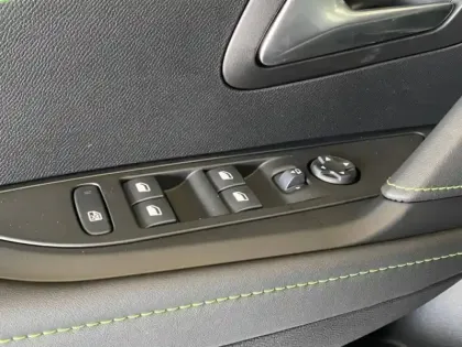 Photo 7 Peugeot 208 Gén. II Ph1 NG GT 5