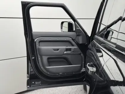 Photo 14 Land rover Defender  110 2.0 P300e PHEV Black Edition