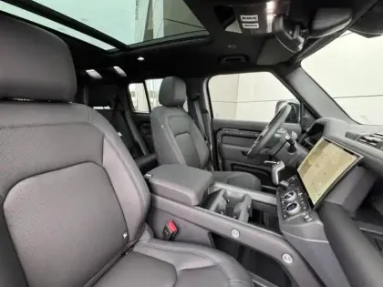 Photo 19 Land rover Defender  110 2.0 P300e PHEV Black Edition
