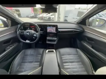 Photo 8 Renault Megane  E-Tech Electric EV60 220ch Iconic super charge -B