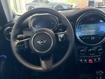 Photo 5 Mini Mini Gén. III (F55) Ph3 Edition Premium Plus 5