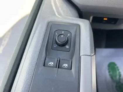 Photo 15 Volkswagen Crafter  Fg 35 L3H3 2.0 TDI 140ch Business Traction BVA8