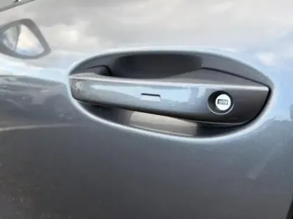 Photo 6 Volkswagen T-roc Gén. II Ph1 R-Line 5