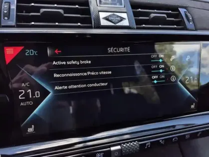Photo 16 DS DS 7 E-TENSE 4x4 300 PERFORMANCE LINE +