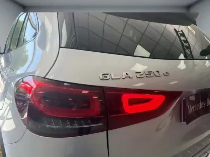 Photo 12 Mercedes GLA 250 e Progressive Line