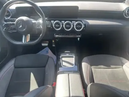 Photo 10 Mercedes Classe A 200 d AMG Line