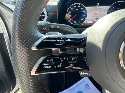 Photo 16 Mercedes Classe A 200 d AMG Line