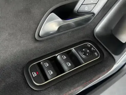 Photo 39 Mercedes Classe A 200 d AMG Line