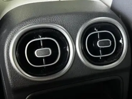Photo 33 Mercedes Classe C  300 e Hybrid EQ Berli