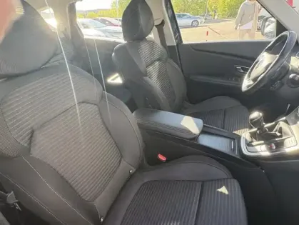 Photo 7 Renault Scenic IV Zen Energy Tce 130