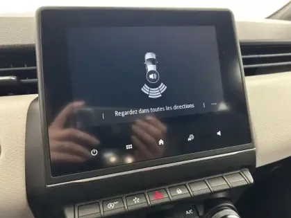 Photo 17 Renault Clio Gén. V (BJA) Ph1 Intens 5