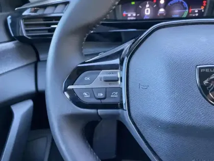 Photo 25 Peugeot 308 III Hybrid 136 e-DCS6 ALLURE