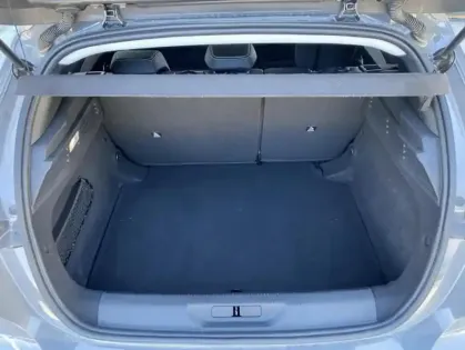 Photo 17 Peugeot 308 III Hybrid 136 e-DCS6 ALLURE