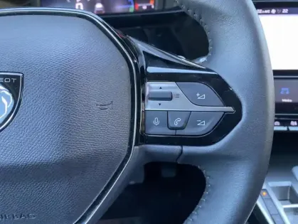 Photo 26 Peugeot 308 III Hybrid 136 e-DCS6 ALLURE