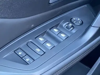 Photo 14 Peugeot 308 III Hybrid 136 e-DCS6 ALLURE