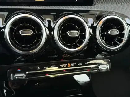 Photo 25 Mercedes Classe A Gén. IV (W177) Ph1 Progressive Line 5