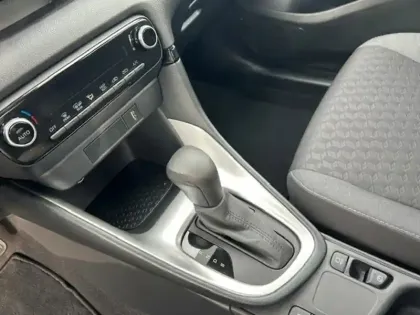 Photo 18 Toyota Yaris Hybride 116h Dynamic 116 ch