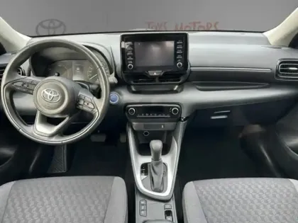 Photo 13 Toyota Yaris Hybride 116h Dynamic 116 ch