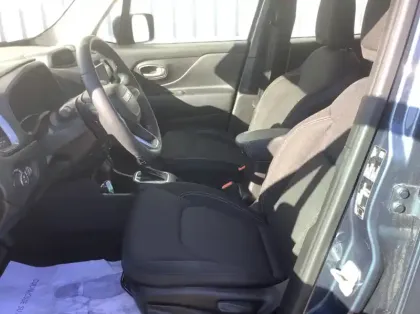 Photo 10 Jeep Renegade Nouveau 1.5 Turbo T4 130 ch BVR7 e-Hybrid Summit