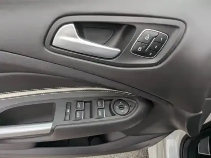 Photo 13 Ford Kuga  2.0 TDCi 150ch Stop&Start Vignale 4x2 Euro6.2