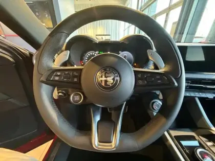 Photo 10 Alfa Romeo Tonale  1.5 Ibrida 175ch TI TCT