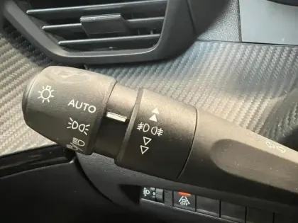 Photo 14 Peugeot 2008  e- 136ch Allure Pack