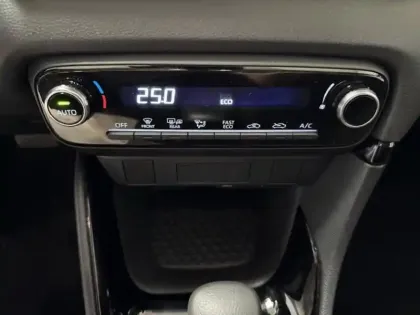 Photo 11 Toyota Yaris Gén. IV Ph1 NG Design 5