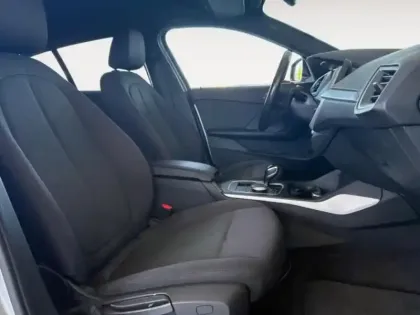 Photo 14 BMW Serie 1 Gén. III (F40) Ph1 Business Design 5