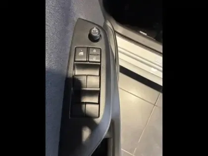 Photo 12 Toyota Yaris Gén. IV Ph1 NG Dynamic Business 5