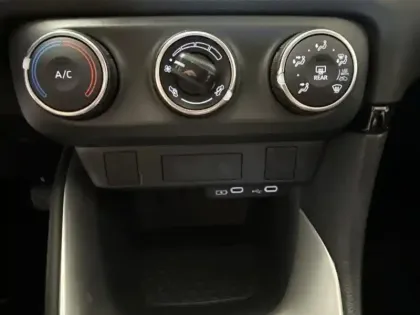 Photo 10 Toyota Yaris Gén. IV Ph1 NG Dynamic Business 5