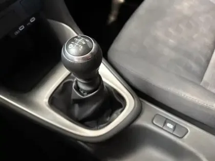 Photo 11 Toyota Yaris Gén. IV Ph1 NG Dynamic Business 5