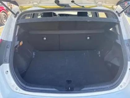 Photo 8 Toyota Auris  HSD 136h Design