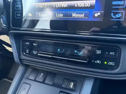 Photo 14 Toyota Auris  HSD 136h Design