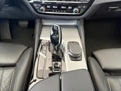 Photo 10 BMW Serie 5 Série 5 518dA 150ch Business Design Steptronic