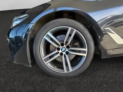 Photo 13 BMW Serie 5 Série 5 518dA 150ch Business Design Steptronic