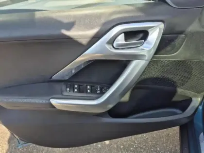 Photo 10 Peugeot 2008 Gén. I Ph2 Crossway 5