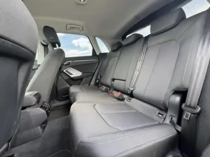 Photo 13 Audi Q3  35 TFSI 150ch Design S tronic 7