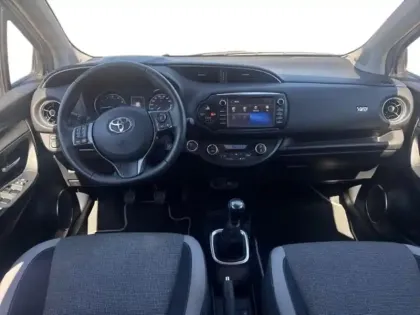 Photo 10 Toyota Yaris Gén. III Ph3 Design Y20 5