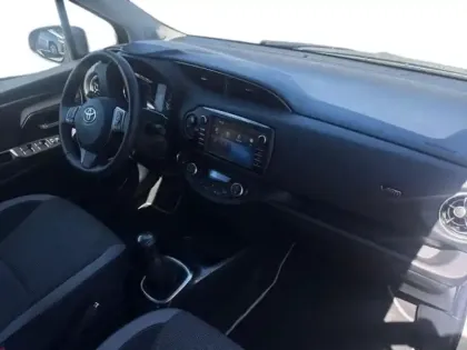 Photo 8 Toyota Yaris Gén. III Ph3 Design Y20 5