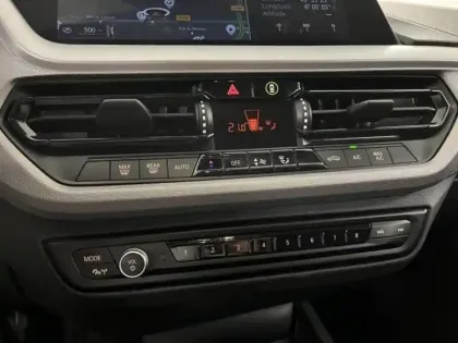 Photo 12 BMW Serie 1 Série 1 118dA 150ch Business Design