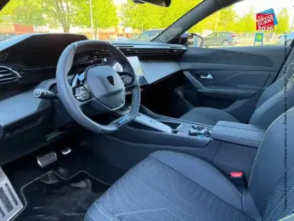 Photo 14 Peugeot 408  Hybrid 145ch GT e-DCS6