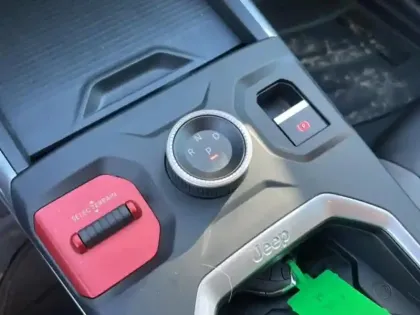 Photo 13 Jeep Compass  1.2 Turbo T3 145ch e-Hybrid First Edition BVR6